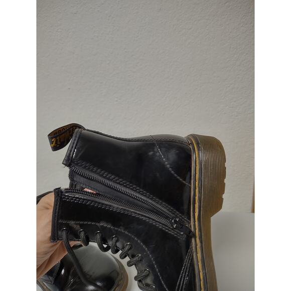 Doc Martens Air Wair patent leather black combat style boots wmn's size 5 mn's 4 - Picture 9 of 16
